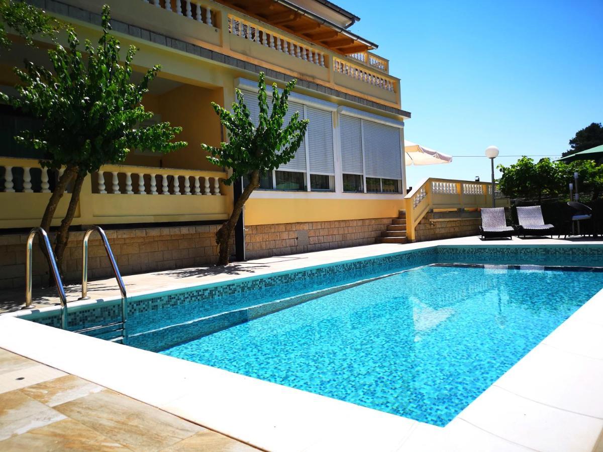 Apartments With A Swimming Pool Banjol, Rab - 11382 Esterno foto
