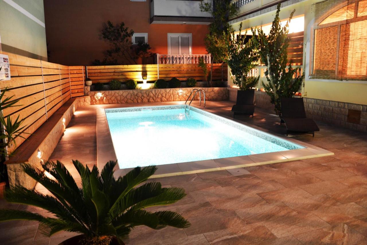 Apartments With A Swimming Pool Banjol, Rab - 11382 Esterno foto